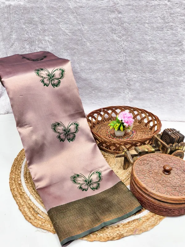 Soft_Lichi_Silk_Saree_with_Unstiched_Blouse_Piece