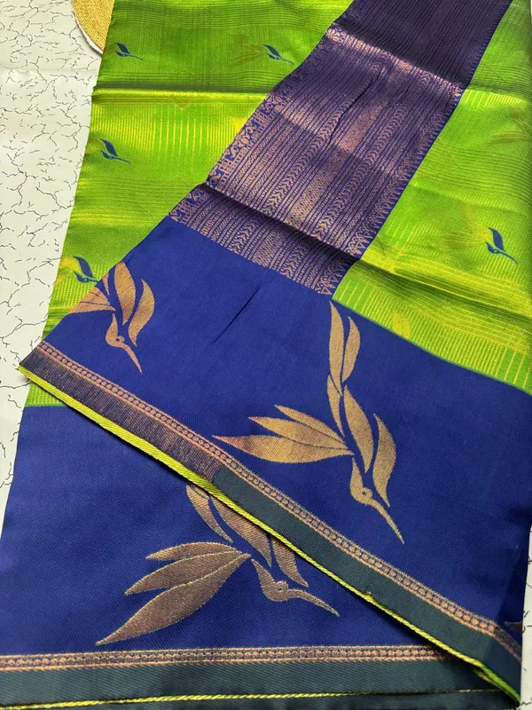 Soft_Banarasi_Lichi_Silk_Saree_with_Unstiched_Blouse_Piece