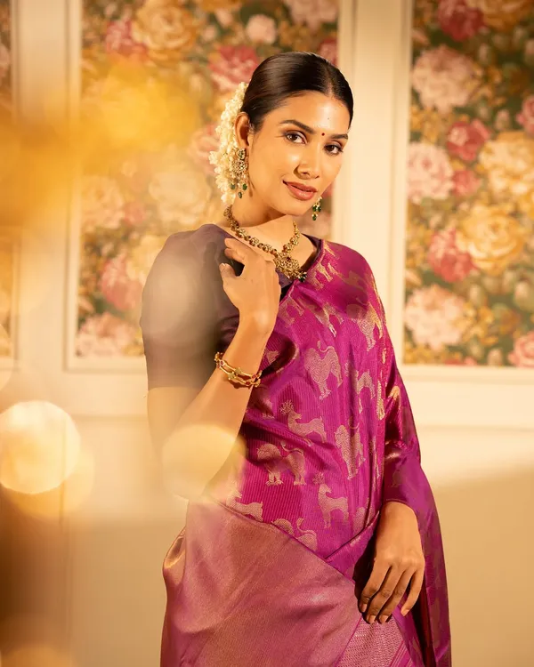 Soft_Lichi_Silk_Saree_with_Unstiched_Blouse_Piece