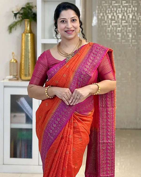 Soft_Banarasi_Lichi_Silk_Saree_with_Unstiched_Blouse_Piece