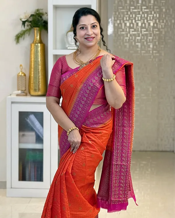 Soft_Banarasi_Lichi_Silk_Saree_with_Unstiched_Blouse_Piece