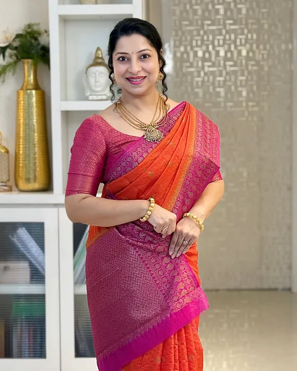 Soft_Banarasi_Lichi_Silk_Saree_with_Unstiched_Blouse_Piece