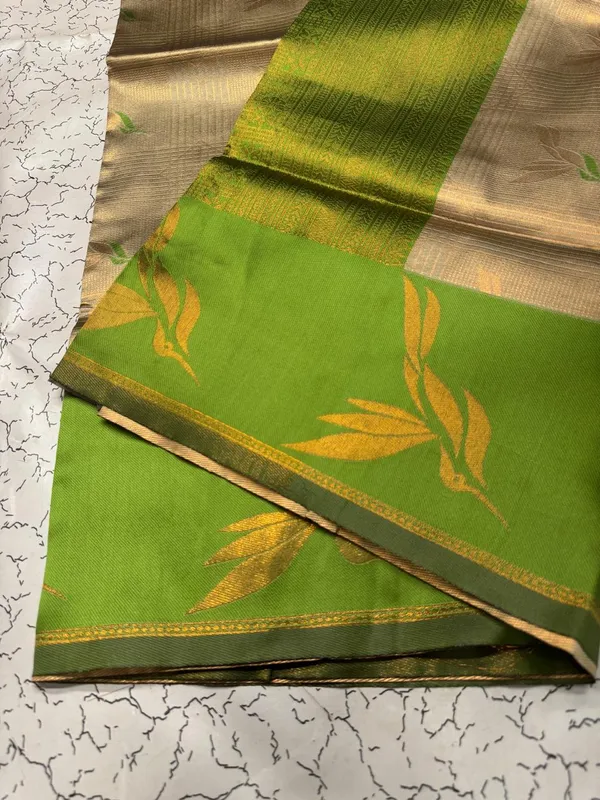 Soft_Banarasi_Lichi_Silk_Saree_with_Unstiched_Blouse_Piece