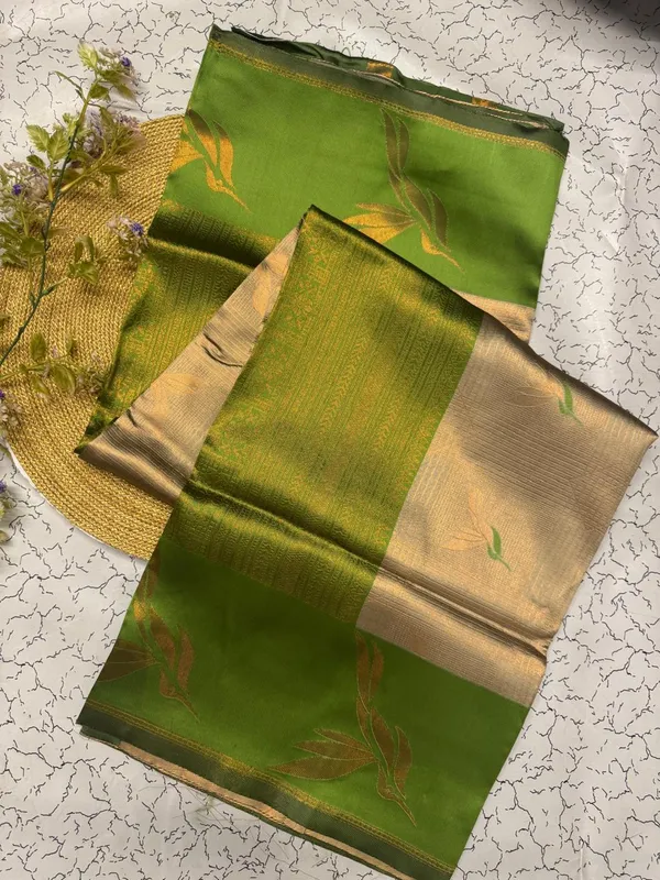 Soft_Banarasi_Lichi_Silk_Saree_with_Unstiched_Blouse_Piece