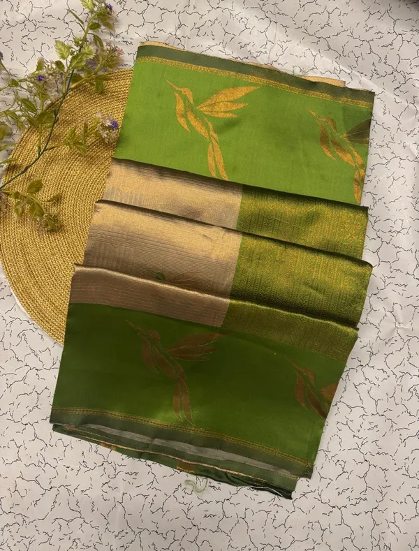 Soft_Banarasi_Lichi_Silk_Saree_with_Unstiched_Blouse_Piece
