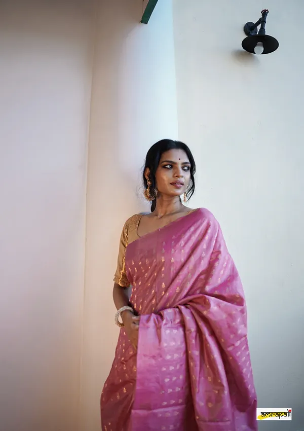 Soft_Banarasi_Lichi_Silk_Saree_with_Unstiched_Blouse_Piece
