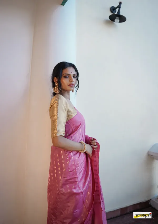 Soft_Banarasi_Lichi_Silk_Saree_with_Unstiched_Blouse_Piece