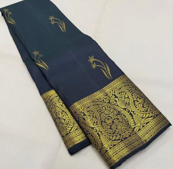 Soft_Lichi_Silk_Saree_with_Unstiched_Blouse_Piece