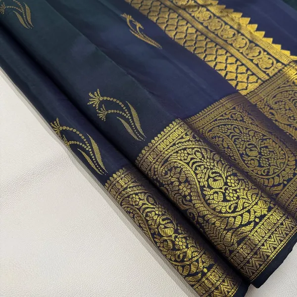 Soft_Lichi_Silk_Saree_with_Unstiched_Blouse_Piece