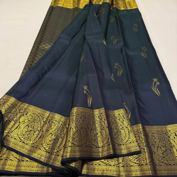 Soft_Lichi_Silk_Saree_with_Unstiched_Blouse_Piece