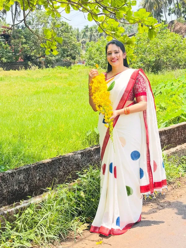 Linen__Saree_(With_Unstitched_Blouse)