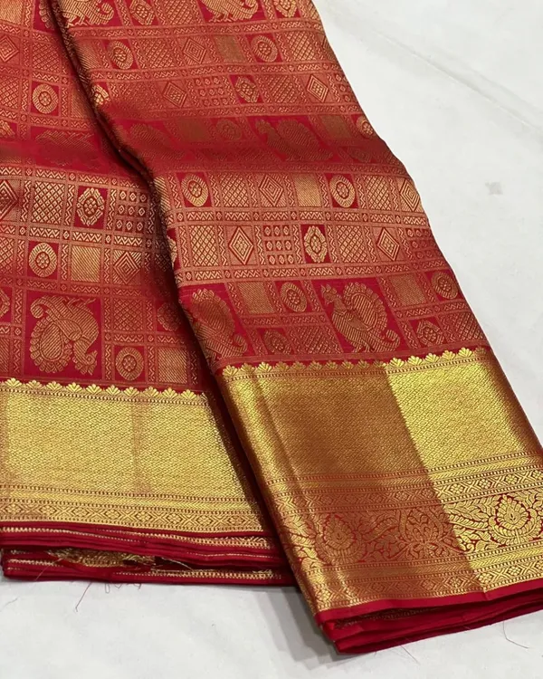 Soft_Lichi_Silk_Saree_with_Unstiched_Blouse_Piece