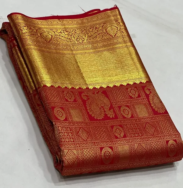 Soft_Lichi_Silk_Saree_with_Unstiched_Blouse_Piece