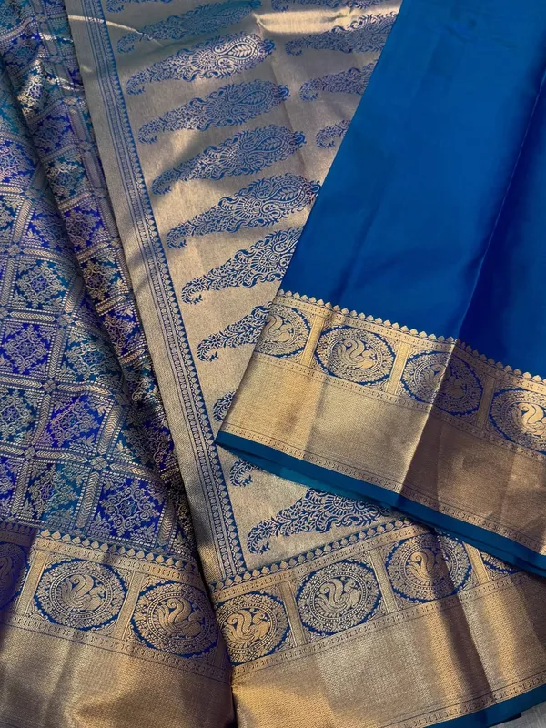 Soft_Lichi_Silk_Saree_with_Unstiched_Blouse_Piece