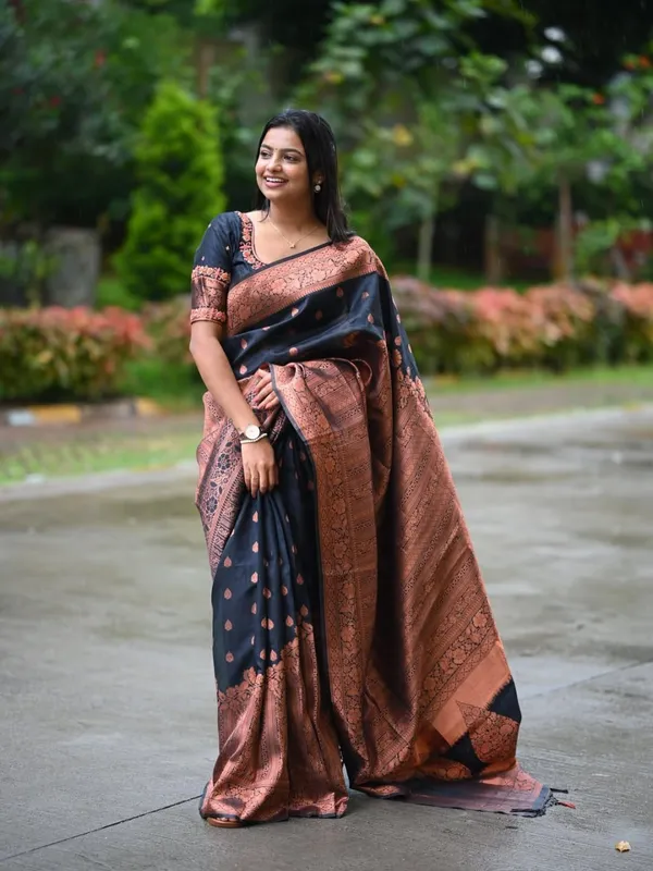 Soft_Lichi_Silk_Saree_with_Unstiched_Blouse_Piece