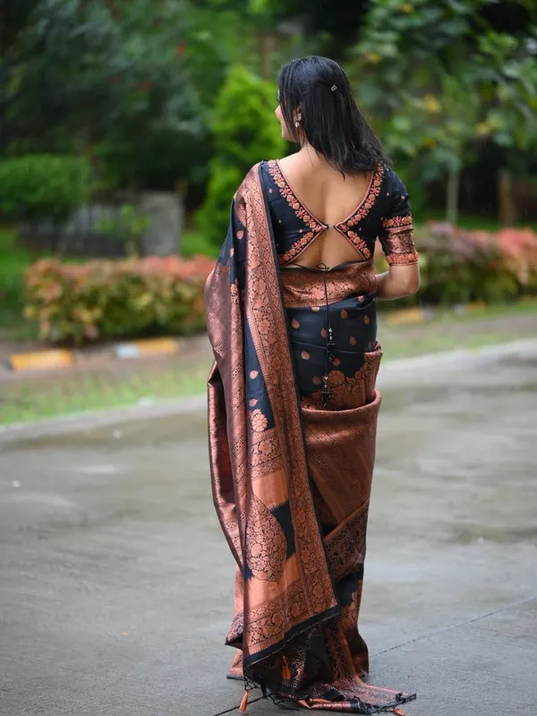 Soft_Lichi_Silk_Saree_with_Unstiched_Blouse_Piece