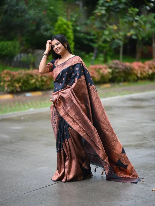 Soft_Lichi_Silk_Saree_with_Unstiched_Blouse_Piece