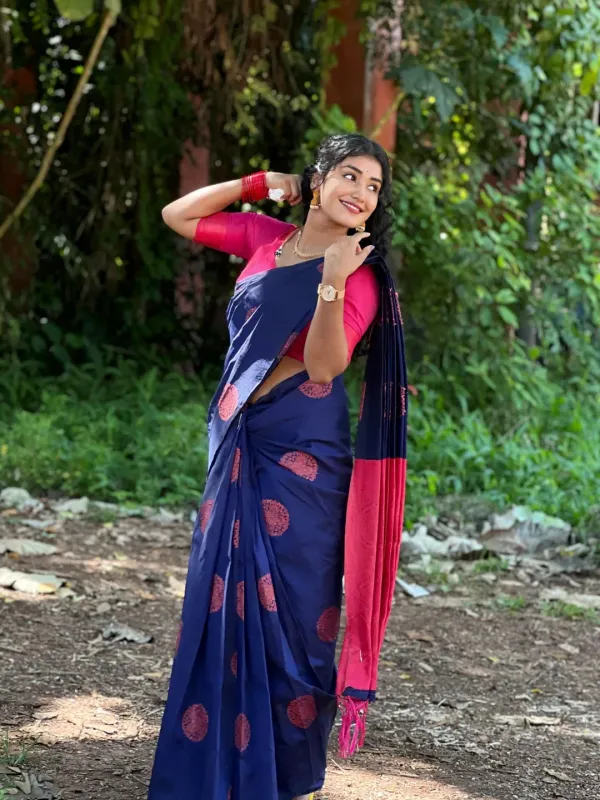 Soft_Lichi_Silk_Saree_with_Unstiched_Blouse_Piece