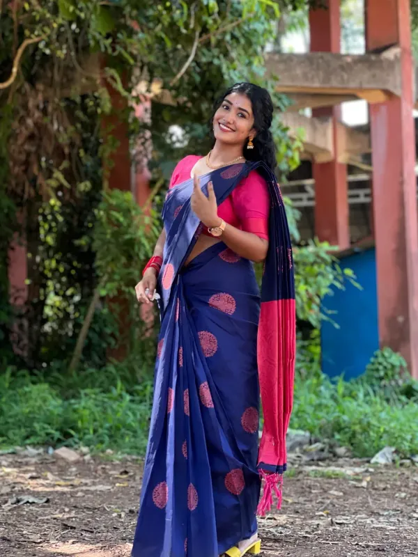 Soft_Lichi_Silk_Saree_with_Unstiched_Blouse_Piece
