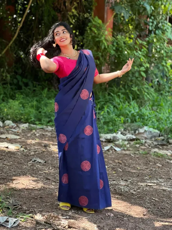 Soft_Lichi_Silk_Saree_with_Unstiched_Blouse_Piece