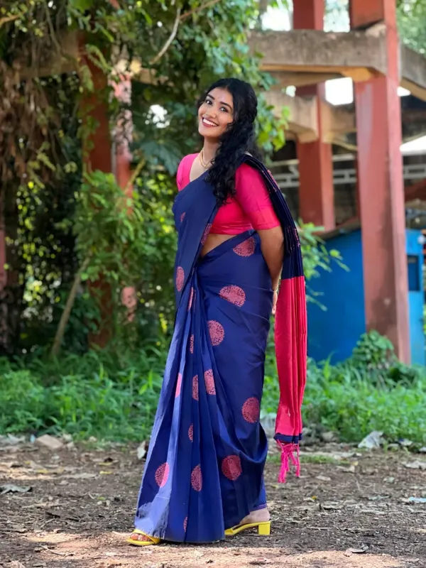 Soft_Lichi_Silk_Saree_with_Unstiched_Blouse_Piece