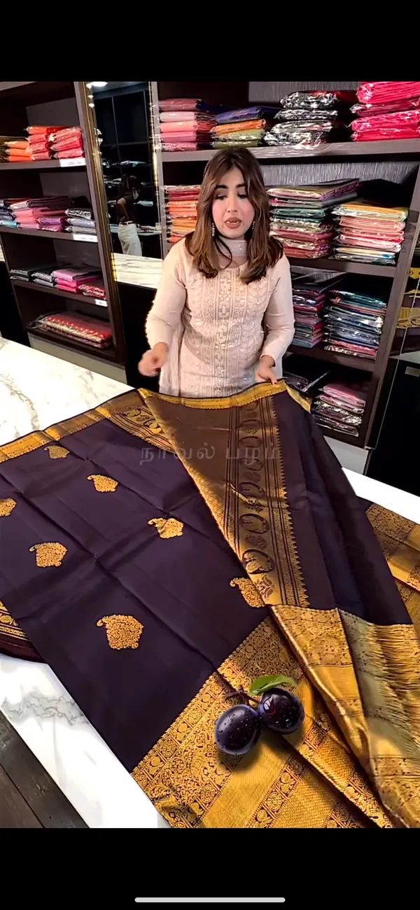 Tremendous_Wine_Soft_Banarasi_Silk_Saree_With_Supernal_Blouse_Piece