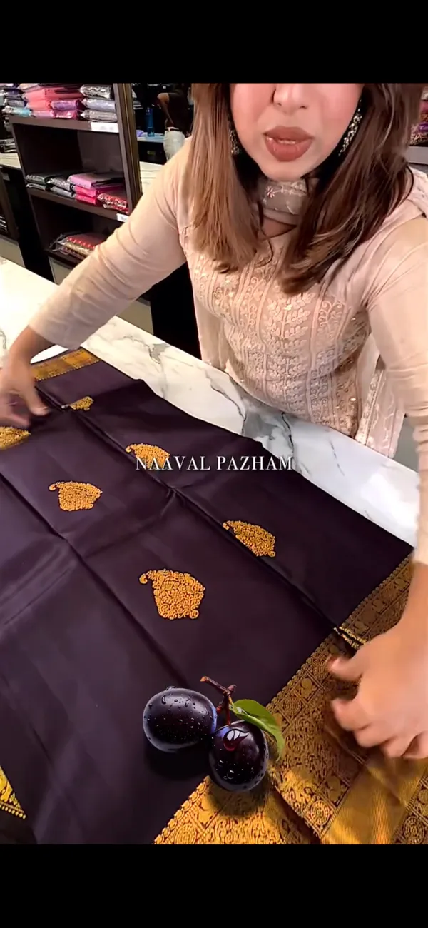 Tremendous_Wine_Soft_Banarasi_Silk_Saree_With_Supernal_Blouse_Piece