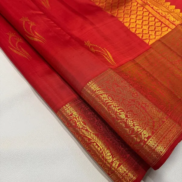 Soft_Lichi_Silk_Saree_with_Unstiched_Blouse_Piece