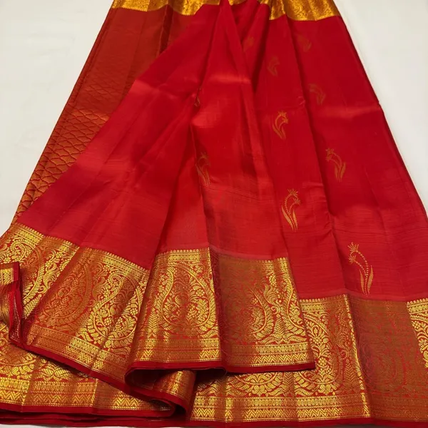 Soft_Lichi_Silk_Saree_with_Unstiched_Blouse_Piece