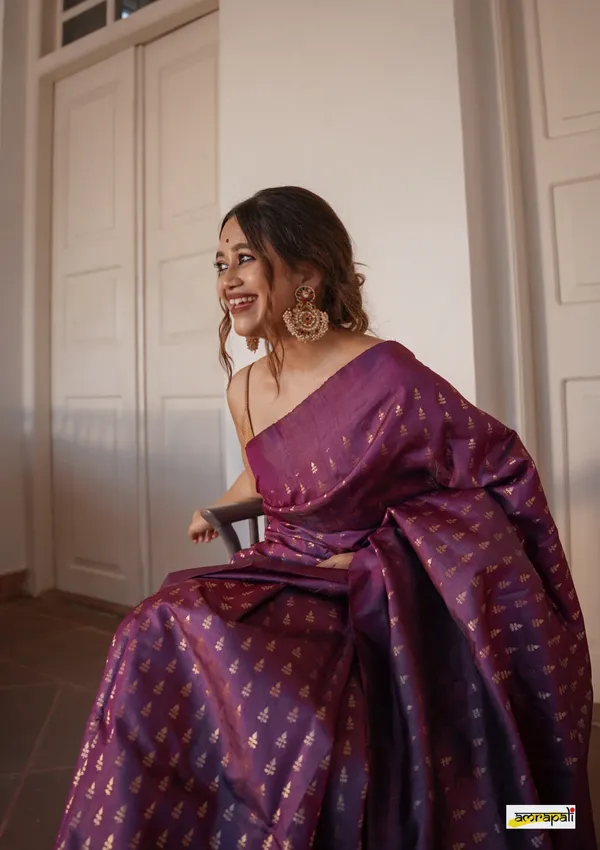 Soft_Banarasi_Lichi_Silk_Saree_with_Unstiched_Blouse_Piece