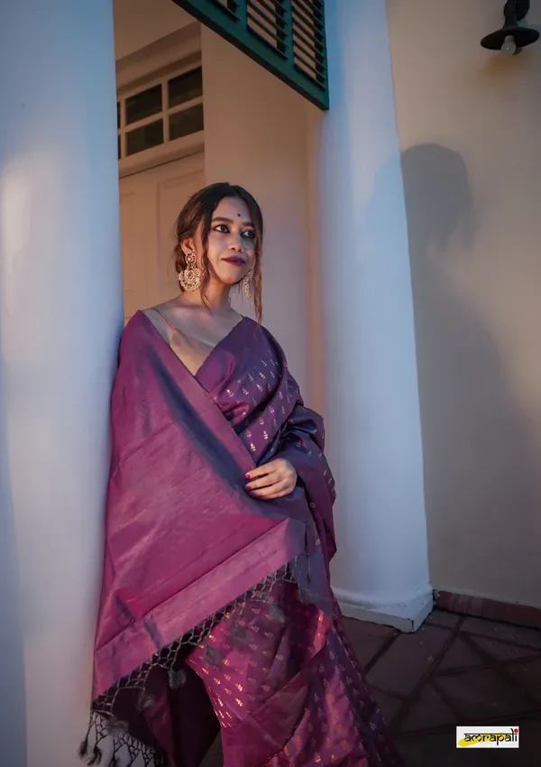 Soft_Banarasi_Lichi_Silk_Saree_with_Unstiched_Blouse_Piece