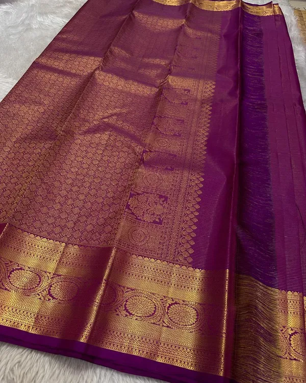 Soft_Lichi_Silk_Saree_with_Unstiched_Blouse_Piece