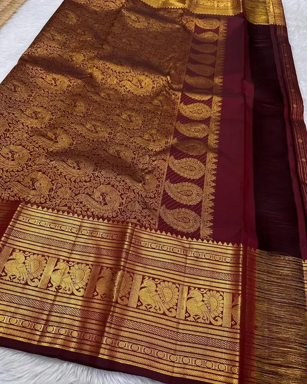 Soft_Banarasi_Lichi_Silk_Saree_with_Unstiched_Blouse_Piece