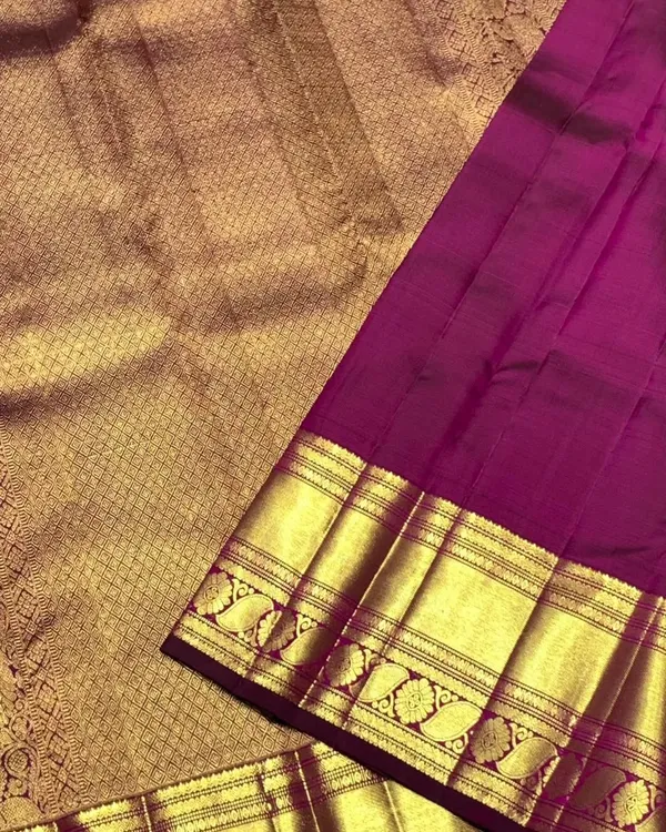 Soft_Banarasi_Lichi_Silk_Saree_with_Unstiched_Blouse_Piece