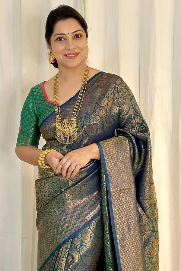 Soft_Lichi_Silk_Saree_with_Unstiched_Blouse_Piece
