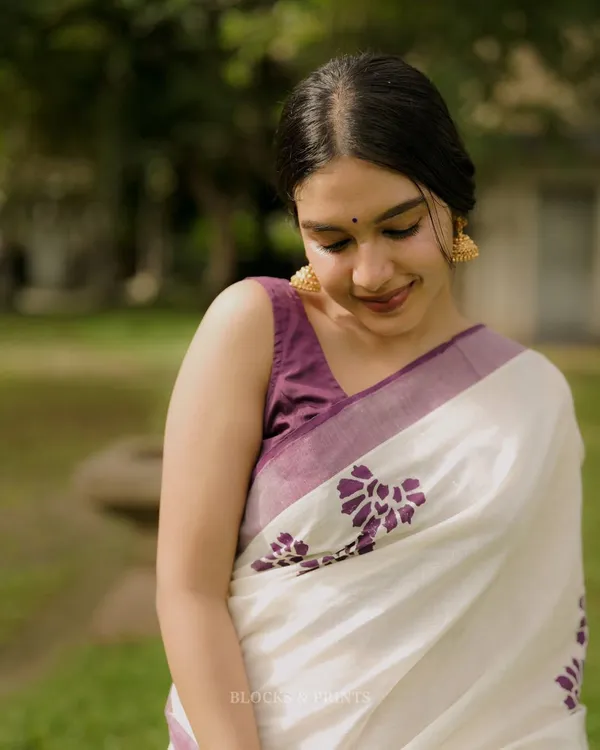 Linen__Saree_(With_Unstitched_Blouse)