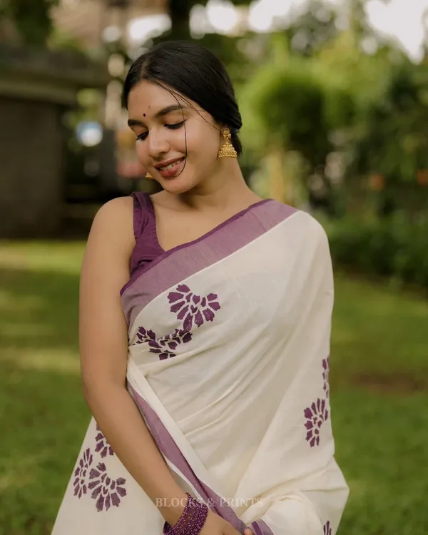 Linen__Saree_(With_Unstitched_Blouse)
