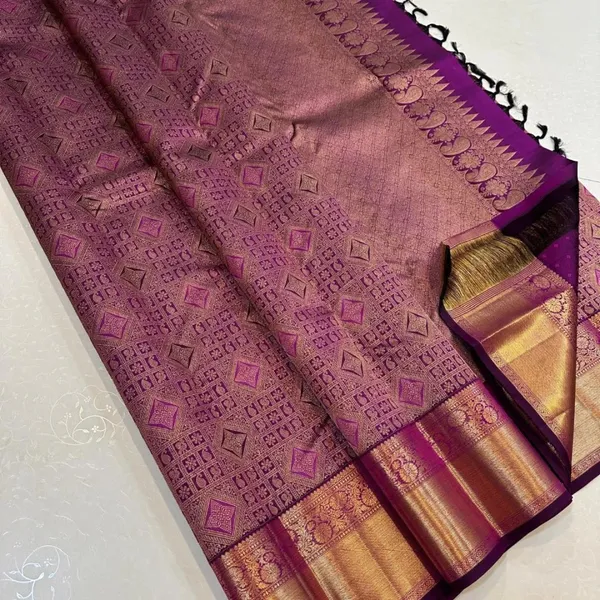 Soft_Lichi_Silk_Saree_with_Unstiched_Blouse_Piece