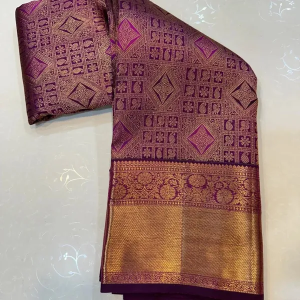 Soft_Lichi_Silk_Saree_with_Unstiched_Blouse_Piece