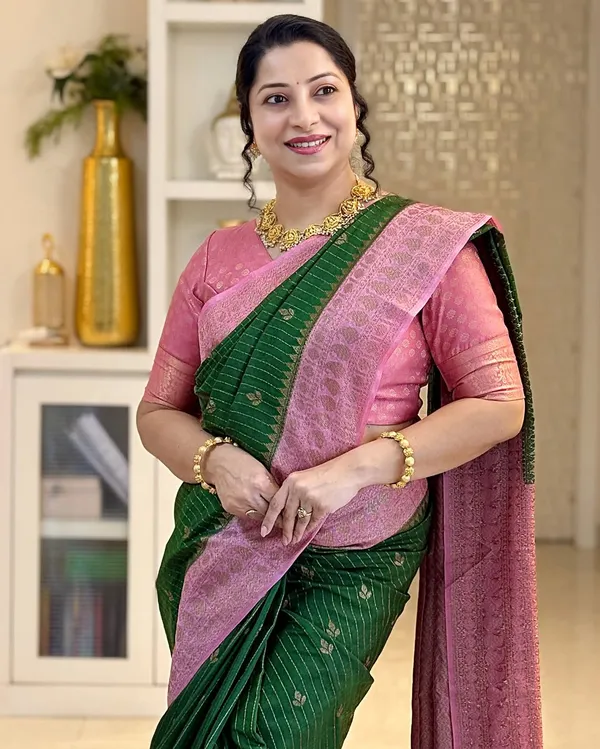 Soft_Banarasi_Lichi_Silk_Saree_with_Unstiched_Blouse_Piece