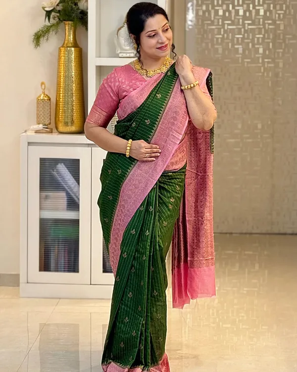 Soft_Banarasi_Lichi_Silk_Saree_with_Unstiched_Blouse_Piece