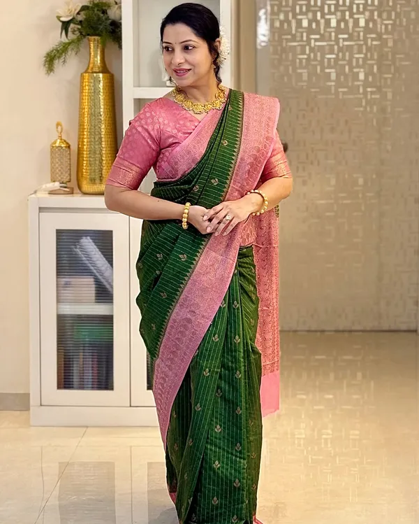 Soft_Banarasi_Lichi_Silk_Saree_with_Unstiched_Blouse_Piece