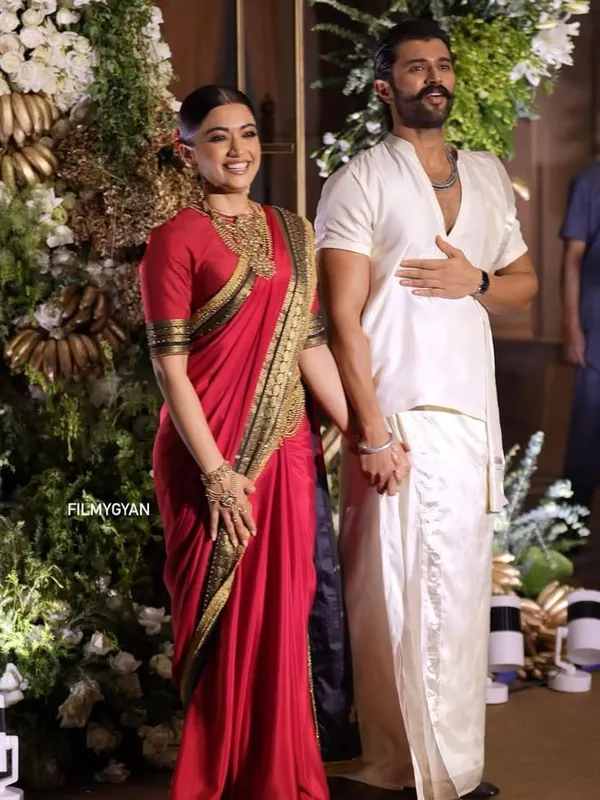 Soft_Lichi_Silk_Saree_with_Unstiched_Blouse_Piece