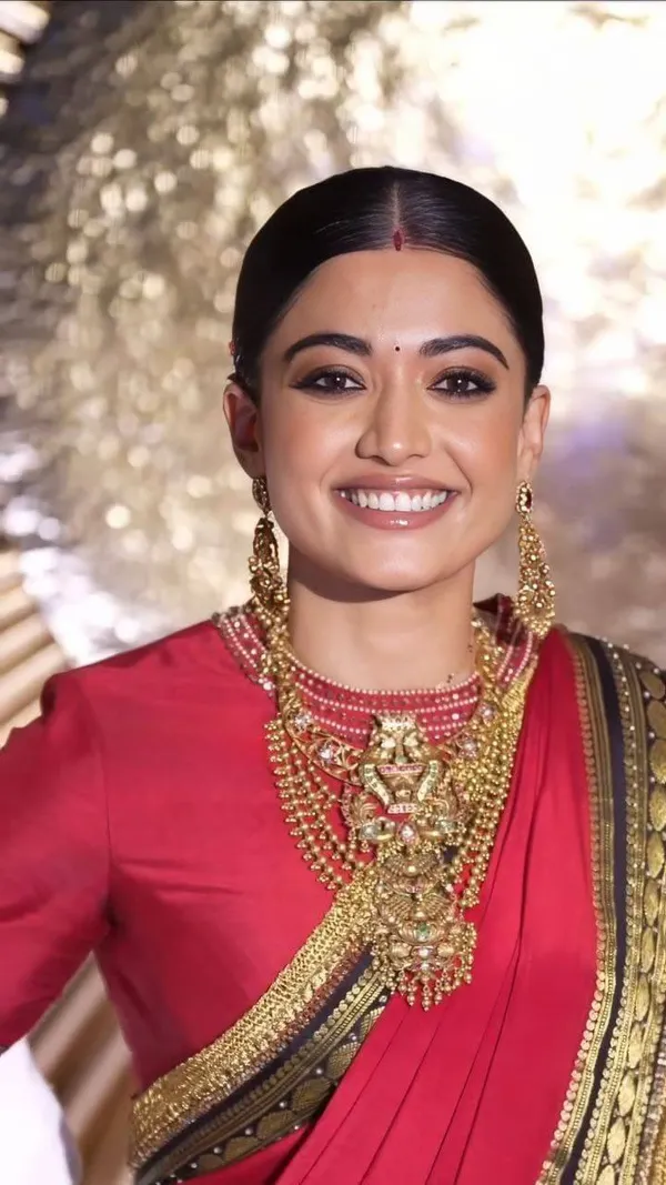 Soft_Lichi_Silk_Saree_with_Unstiched_Blouse_Piece