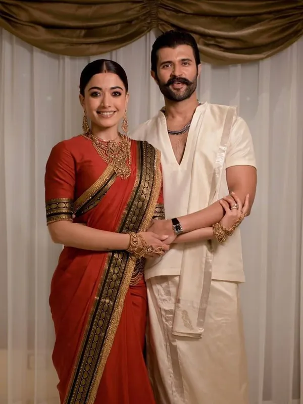 Soft_Lichi_Silk_Saree_with_Unstiched_Blouse_Piece