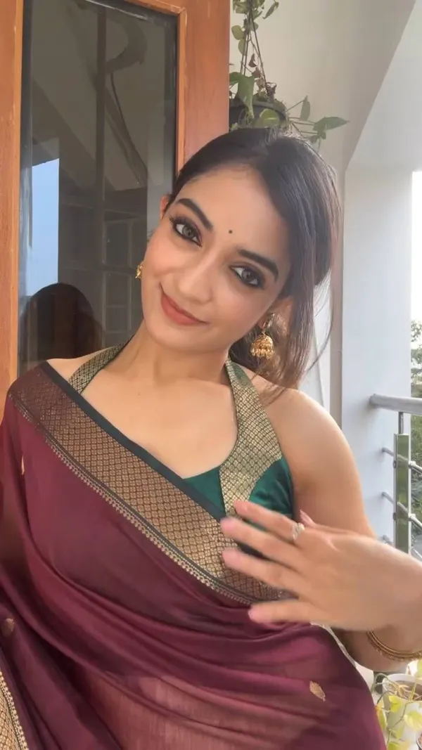 Soft_Lichi_Silk_Saree_with_Unstiched_Blouse_Piece