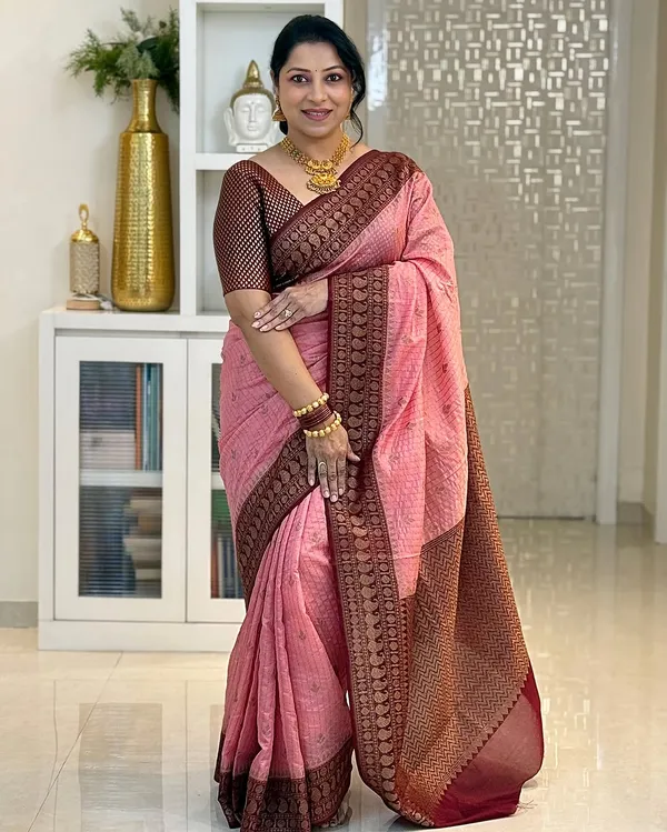 Soft_Banarasi_Lichi_Silk_Saree_with_Unstiched_Blouse_Piece
