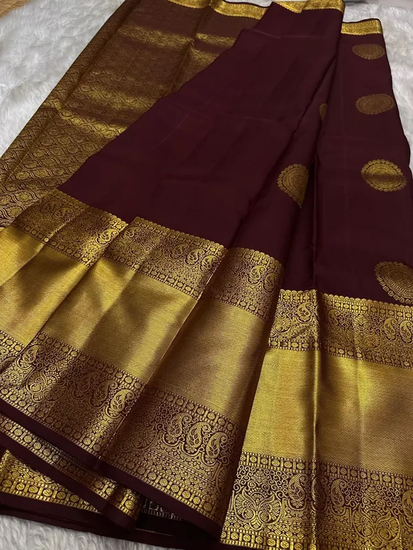 Soft_Lichi_Silk_Saree_with_Unstiched_Blouse_Piece