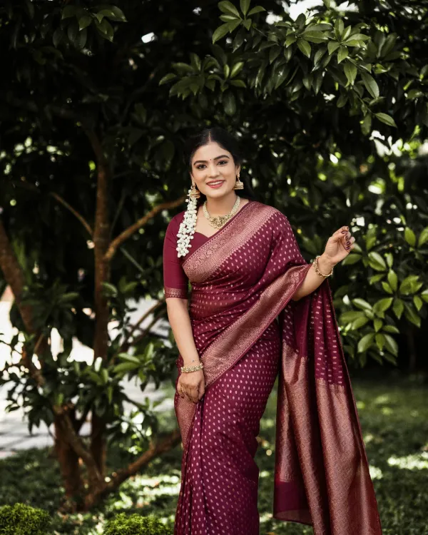 Soft_Banarasi_Lichi_Silk_Saree_with_Unstiched_Blouse_Piece