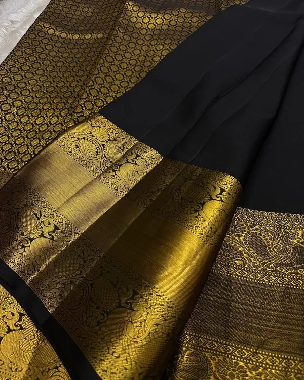 Soft_Lichi_Silk_Saree_with_Unstiched_Blouse_Piece